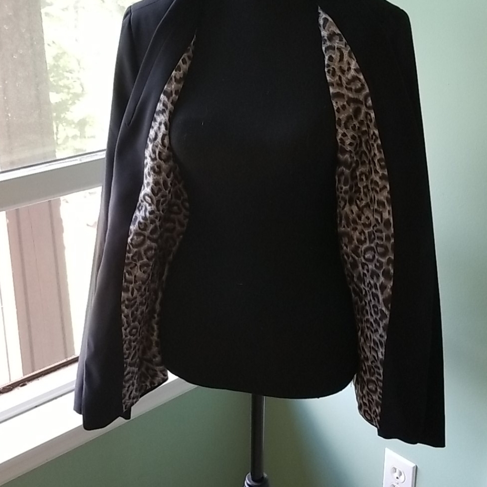 Blazer - Picture 3 of 8